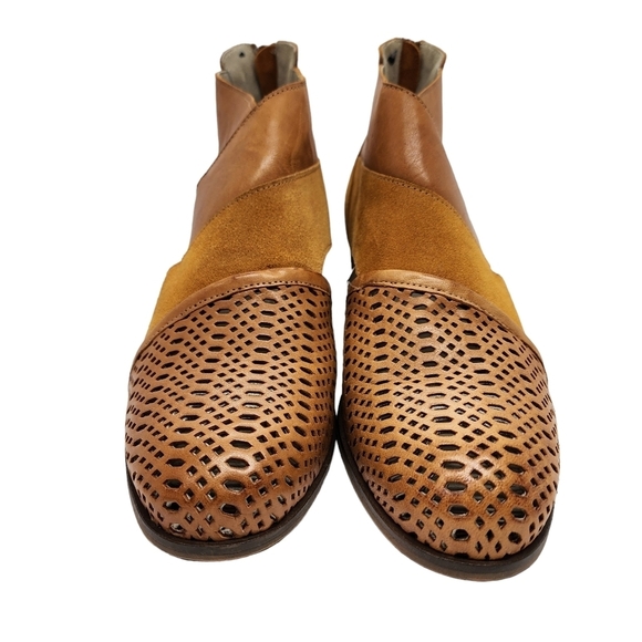 Sundance X Casta Women's Margreta Cut-Out Suede-Leather Boots - 11 - Picture 3 of 9